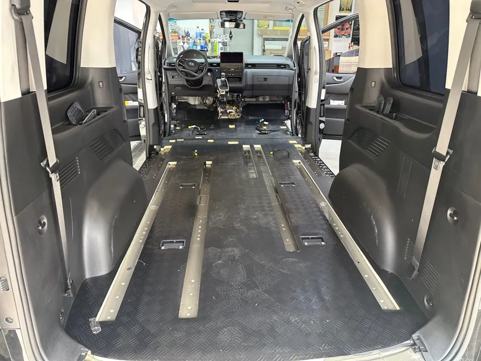 Kia CarnivalのPPF施工事例 施工写真 3-2