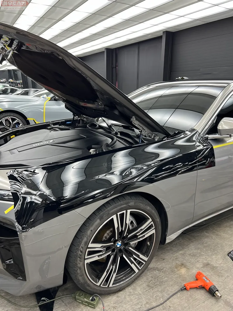 BMW 7 Seriesのカーラッピング事例|費用目安・仕上がり 施工写真 2-1