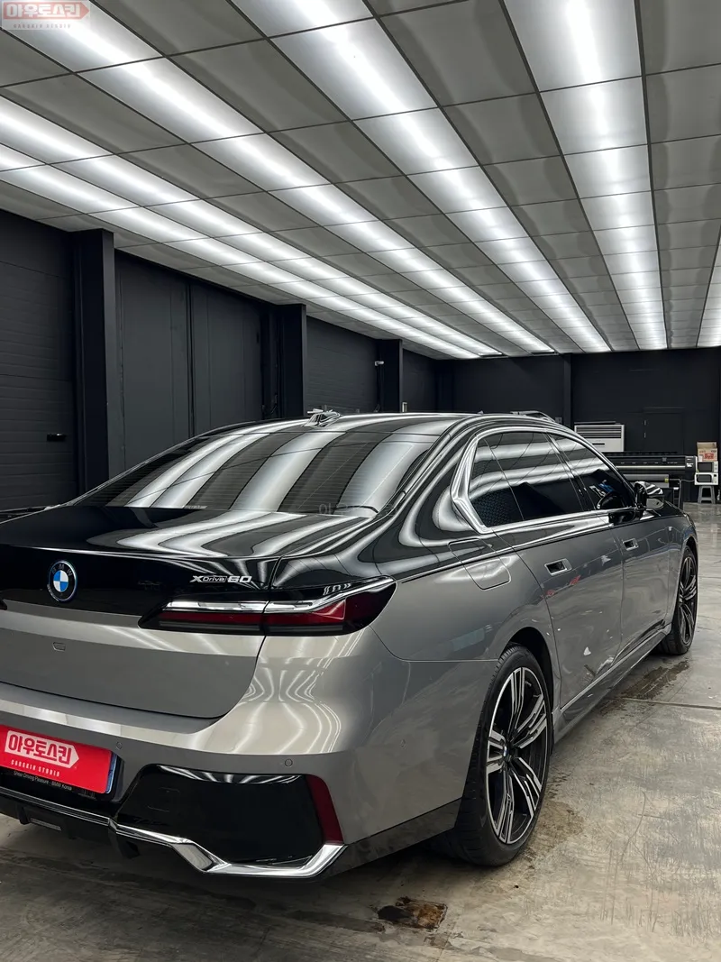BMW 7 Seriesのカーラッピング事例|費用目安・仕上がり 施工写真 3-2