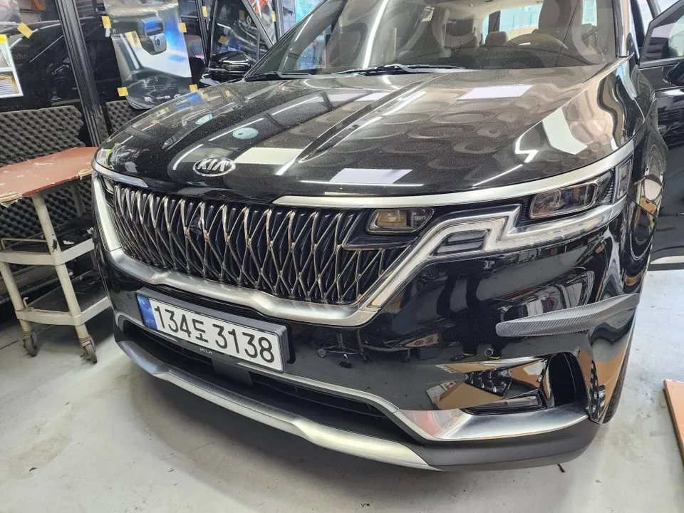 Kia Carnival KA4 ambient lighting installation result