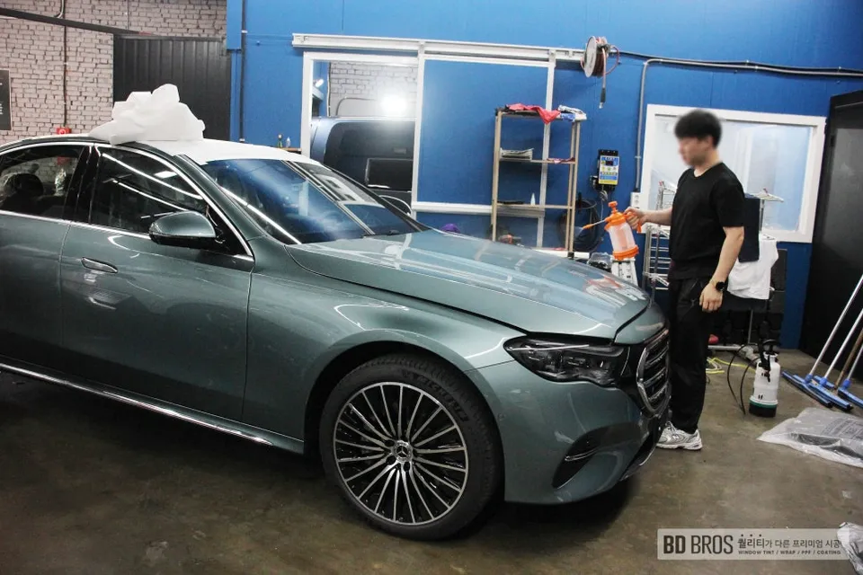 Mercedes-Benz Eクラス PPF施工事例｜費用目安と仕上がり 施工写真 2-3