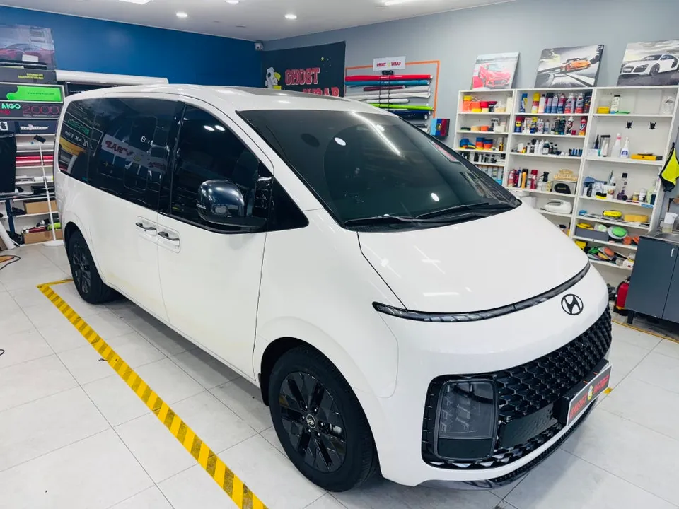 Hyundai Stariaのカーラッピング事例 施工写真 3
