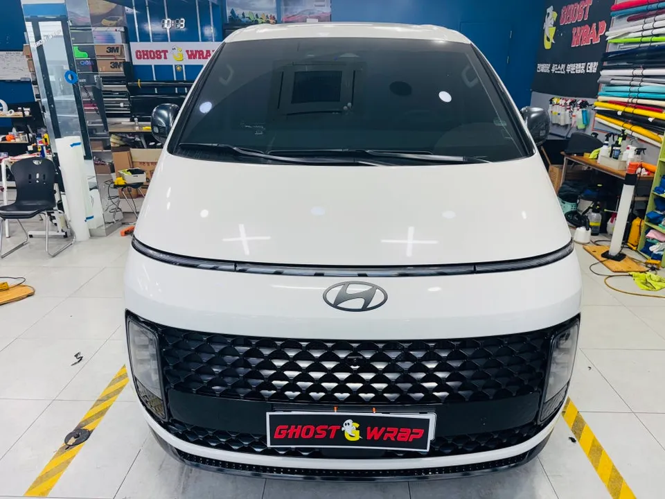 Hyundai Stariaのカーラッピング事例 施工写真 5