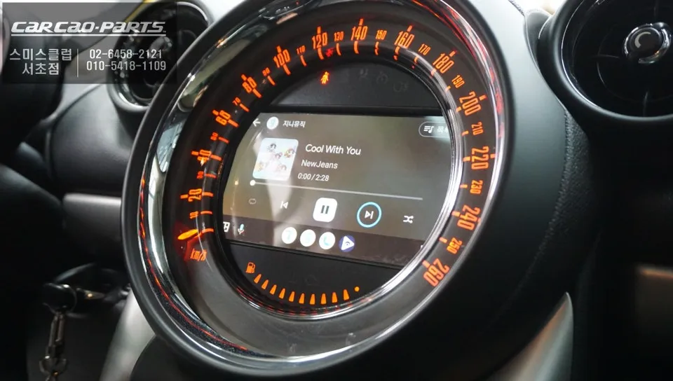 MINI CountrymanのAndroid Auto・CarPlay取付事例 施工写真 1-2