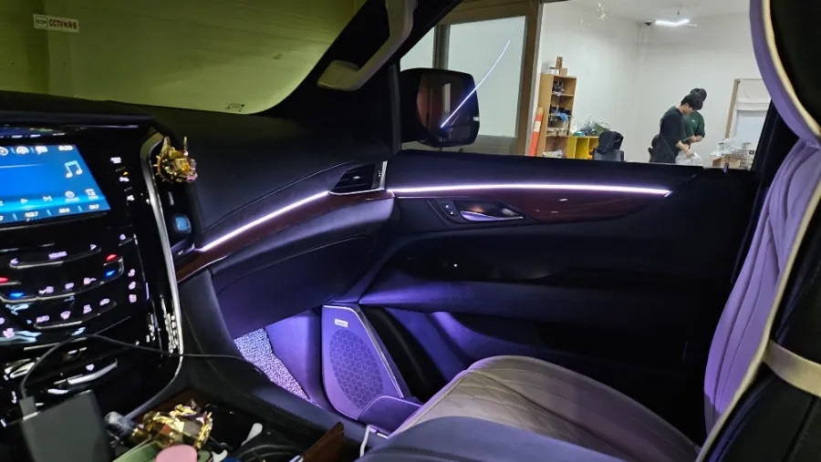 Cadillac Escalade ambient lighting - Cadillac Escalade Ambient Lighting Review — Enhanced Interior Moo photo 3
