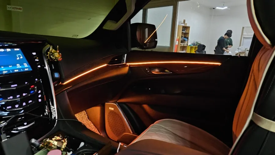 Cadillac Escalade ambient lighting - Cadillac Escalade Ambient Lighting Review — Enhanced Interior Moo photo 4