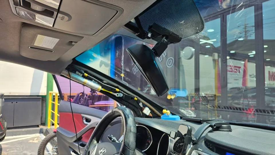 Hyundai Elantraのドラレコ取付事例｜費用目安・仕上がり 施工写真 4-1
