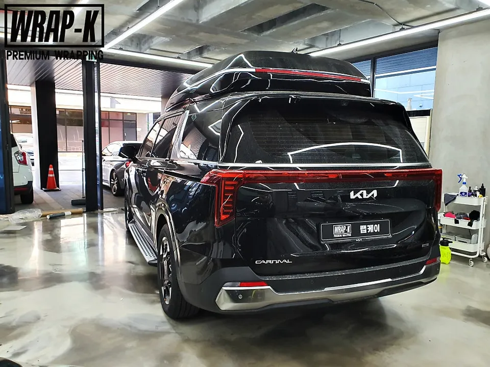 Kia Carnival KA4のカーラッピング事例 施工写真 4-1