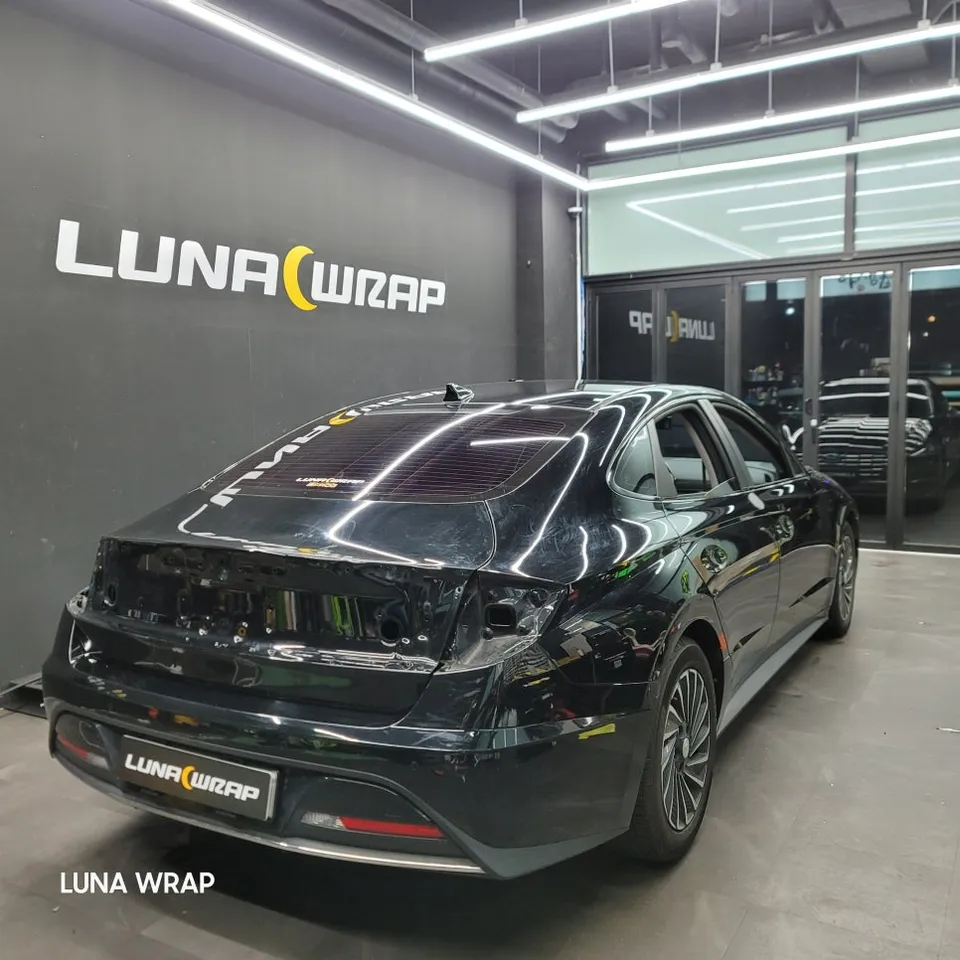 Hyundai Sonataのカーラッピング事例｜高級感あるロイヤルグリーン 施工写真 3-1