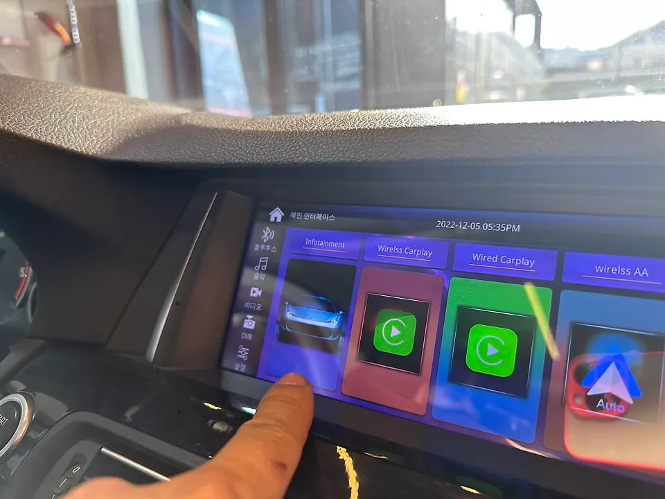 BMW 5 Series F10のAndroid Auto・CarPlay取付事例 施工写真 3