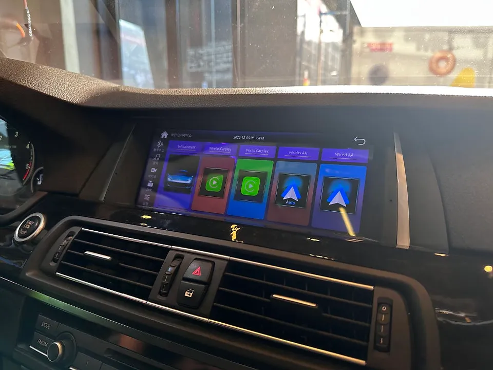 BMW 5 Series F10のAndroid Auto・CarPlay取付事例 施工写真 4