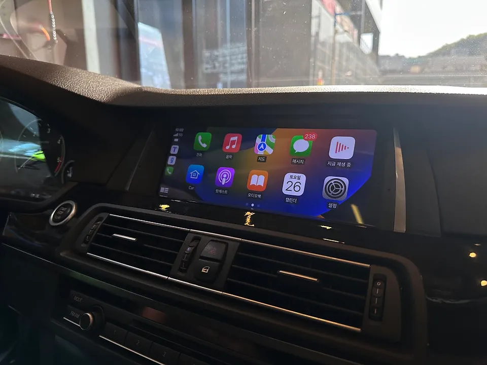 BMW 5 Series F10のAndroid Auto・CarPlay取付事例 施工写真 6