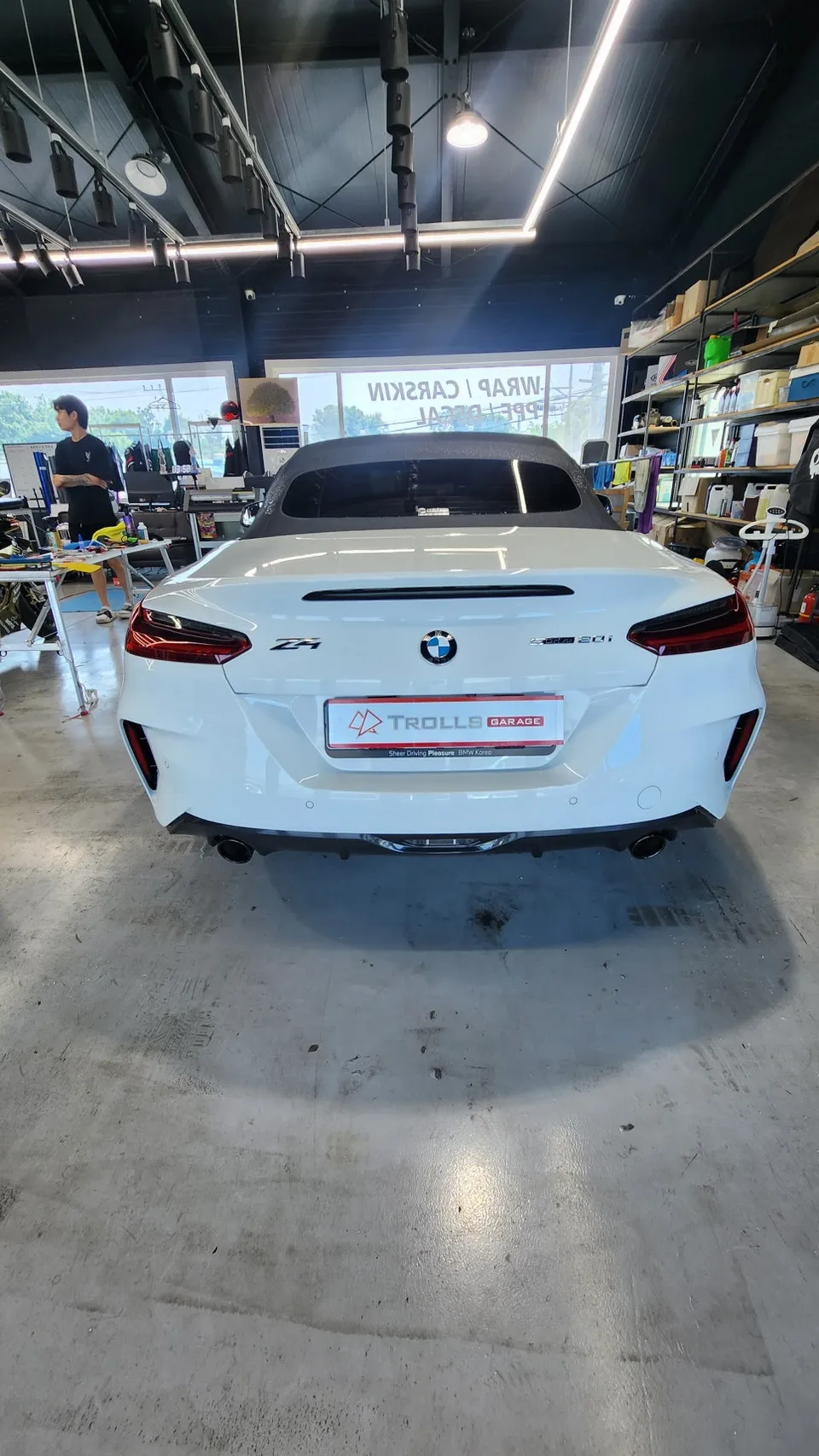 BMW Z4のカーラッピング事例｜アイル オブ マン グリーン 施工写真 1-2
