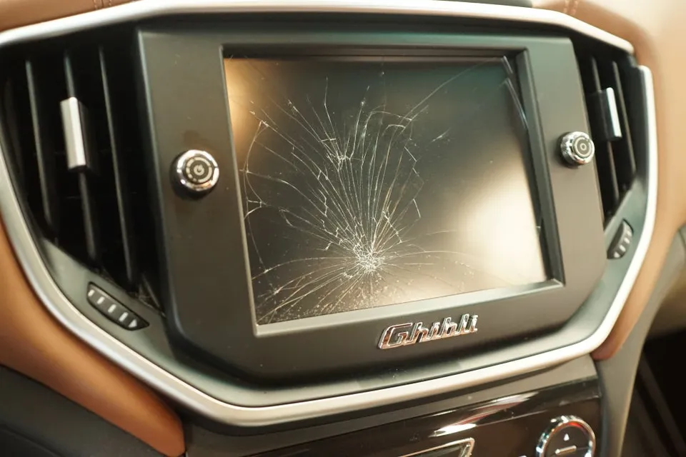 Maserati Ghibli oem options - Maserati Ghibli Android Monitor Upgrade Review photo 3