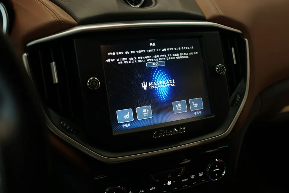 Maserati Ghibli oem options - Maserati Ghibli Android Monitor Upgrade Review photo 4