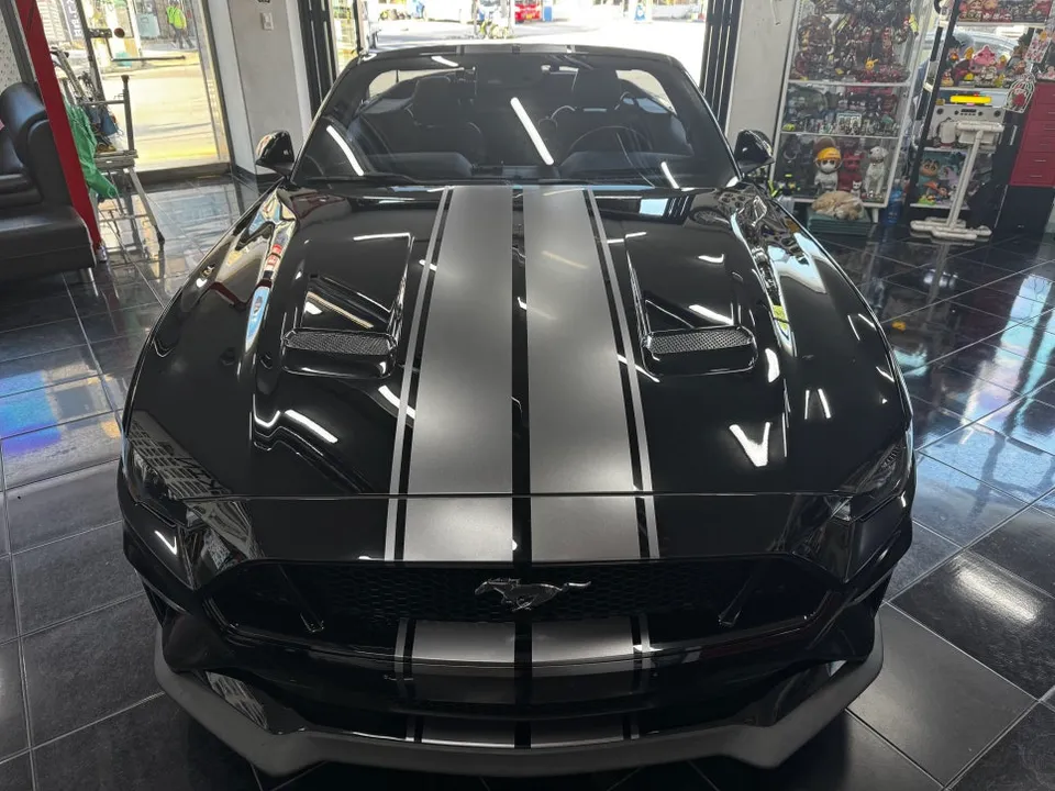 Ford Mustang Convertibleのカーラッピング事例|費用目安・仕上がり 施工写真 1-3