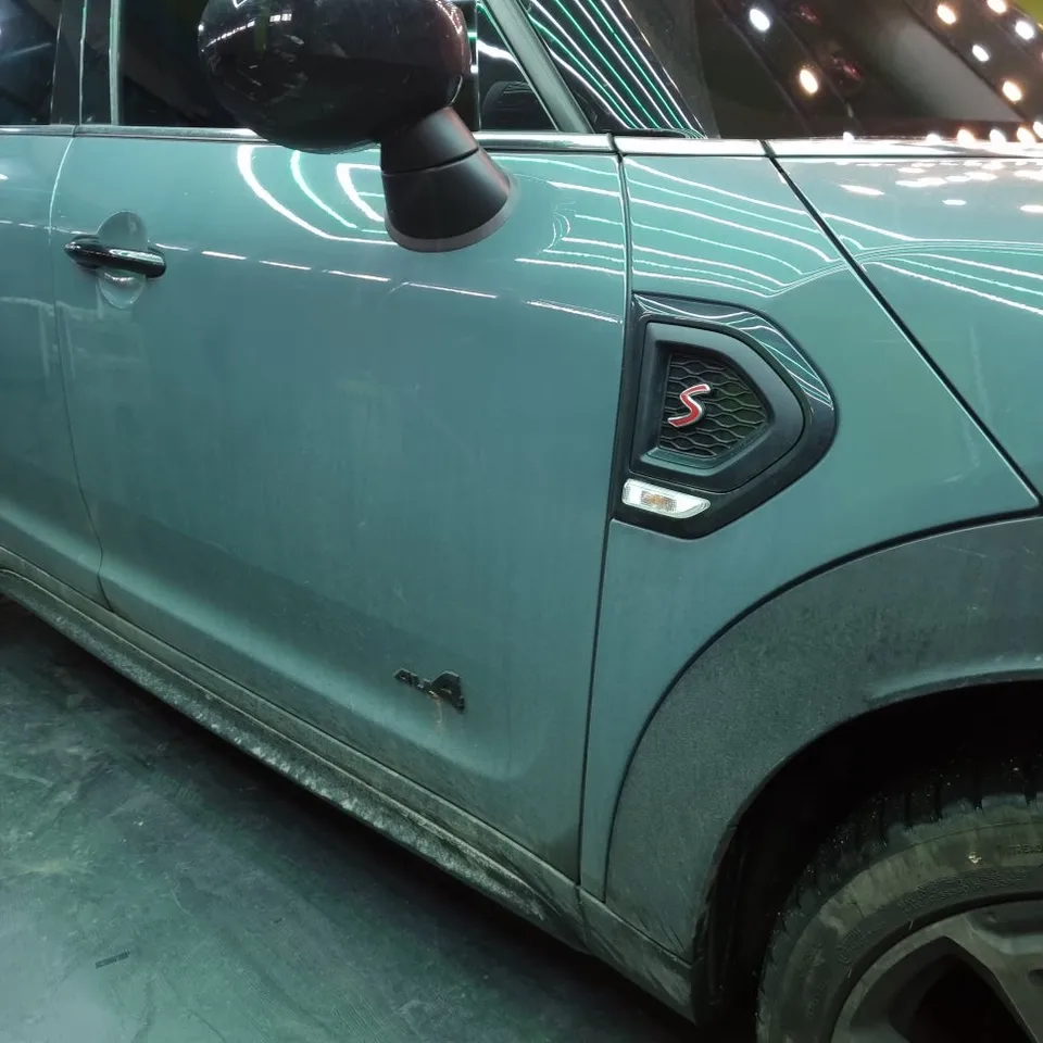 MINI Countrymanのガラスコーティング事例｜韓国での施工参考 施工写真 1-2