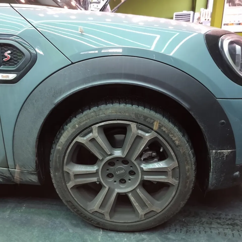 MINI Countrymanのガラスコーティング事例｜韓国での施工参考 施工写真 2-2