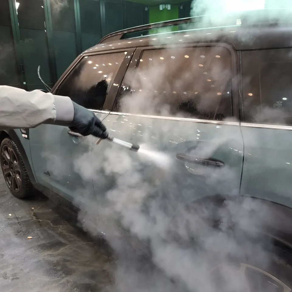 MINI Countrymanのガラスコーティング事例｜韓国での施工参考 施工写真 3-2