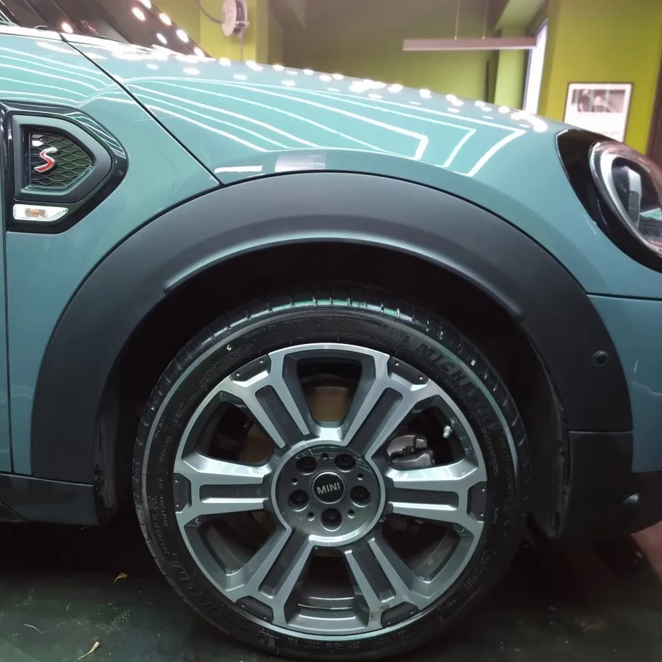 MINI Countrymanのガラスコーティング事例｜韓国での施工参考 施工写真 2-3