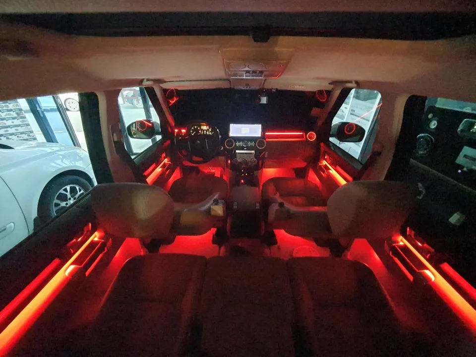 Land Rover Discovery 4 ambient lighting - Land Rover Discovery 4 Ambient Lighting Review: Lounge Ambiance photo 6