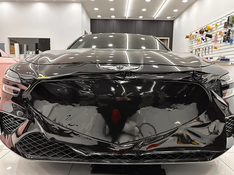 Genesis G70のカーラッピング事例：クロームパーツの変貌 施工写真 1-3