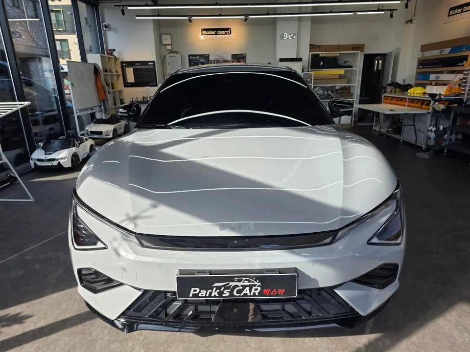 Kia EV6 Vinyl Wrap Review: Black Roof & Spoiler Upgrade photo 2