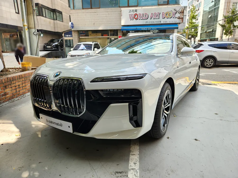BMW i7 oem options - BMW i7 OEM Options Review - Enhanced Visibility photo 3