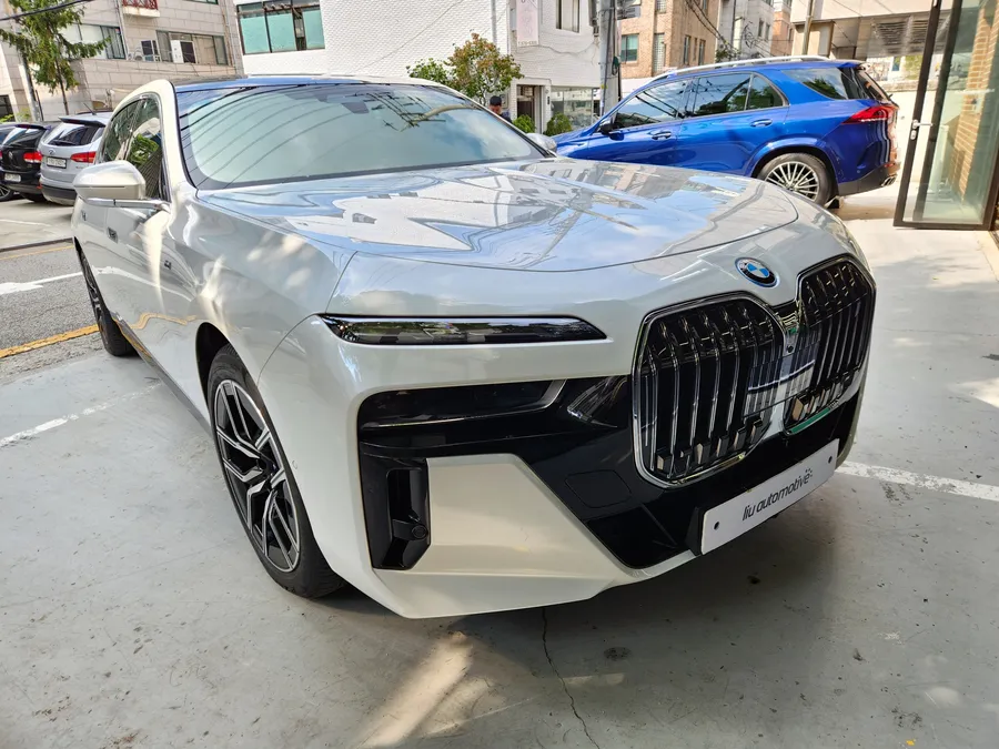 BMW i7 oem options - BMW i7 OEM Options Review - Enhanced Visibility photo 4