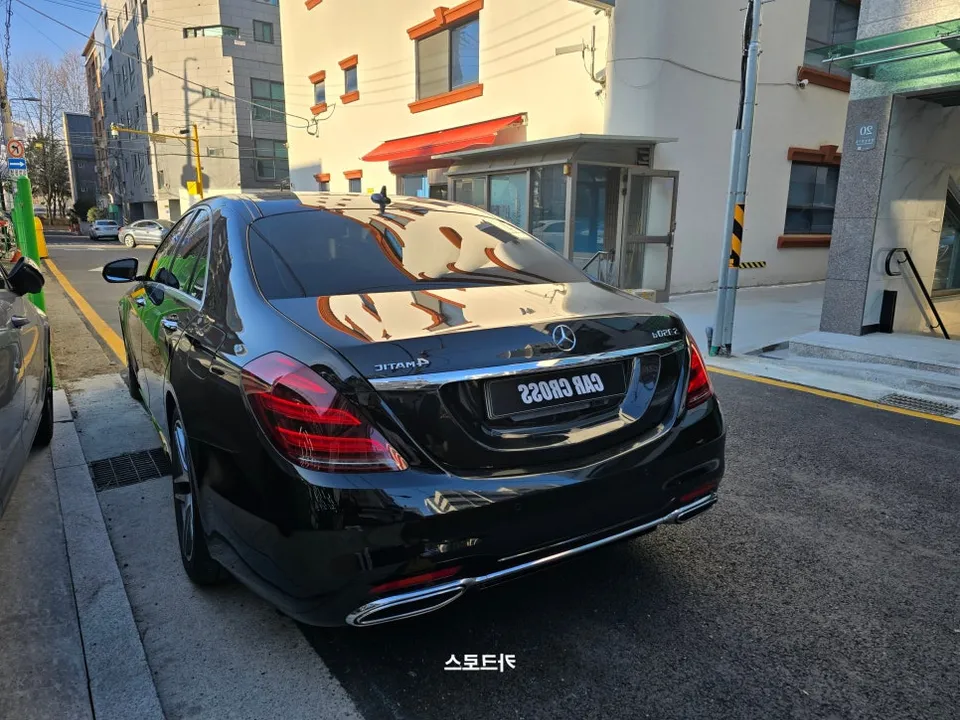 メルセデス・ベンツ Sクラス W222のカーラッピング事例|費用目安・仕上がり 施工写真 3-1