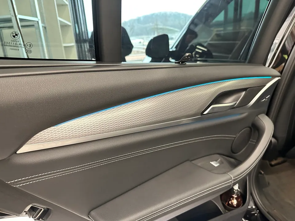 BMW X3のカーラッピング事例 施工写真 2-2