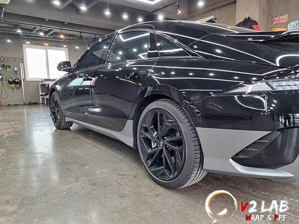 Hyundai IONIQのカーラッピング事例|費用目安・仕上がり 施工写真 3-1