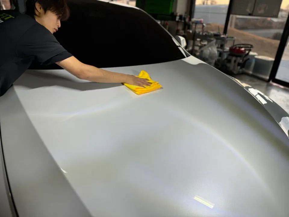 Tesla Teslaのガラスコーティング事例 施工写真 4-1