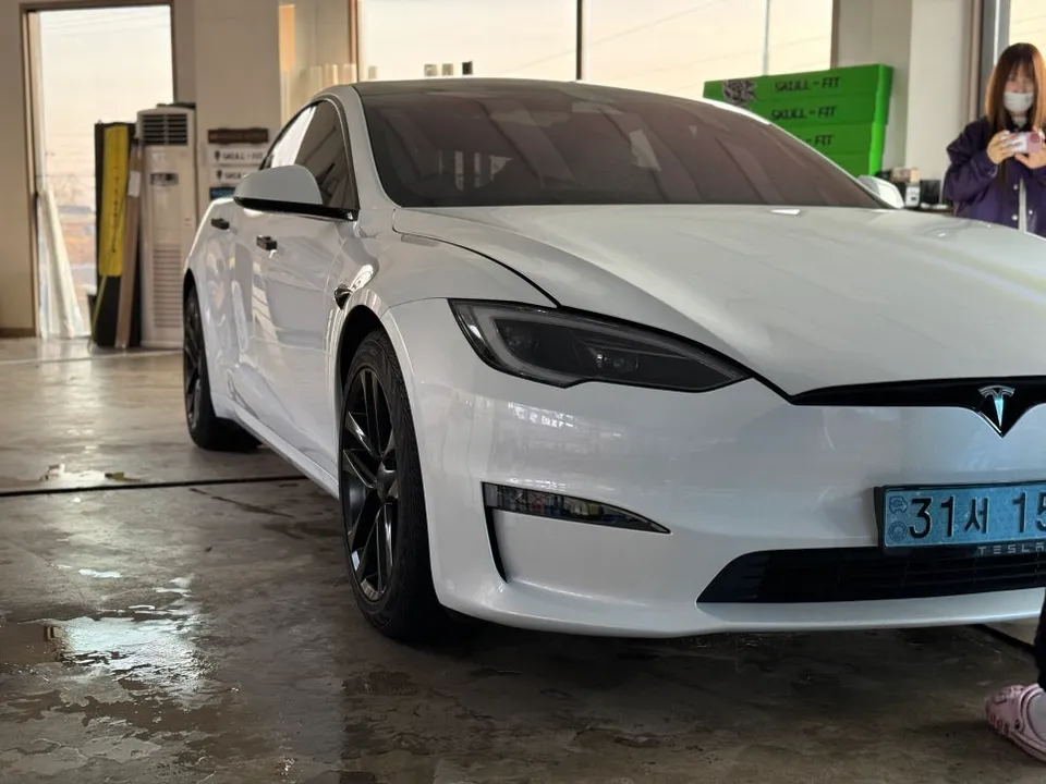 Tesla Teslaのガラスコーティング事例 施工写真 2-2