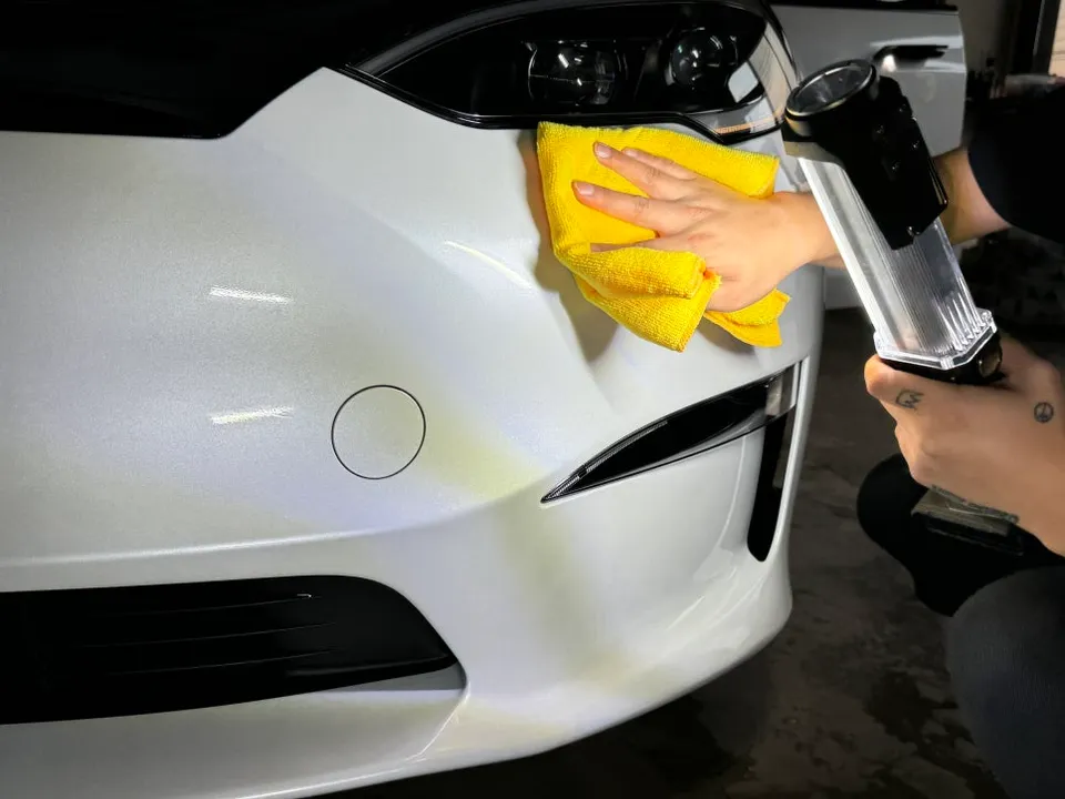 Tesla Teslaのガラスコーティング事例 施工写真 3-2