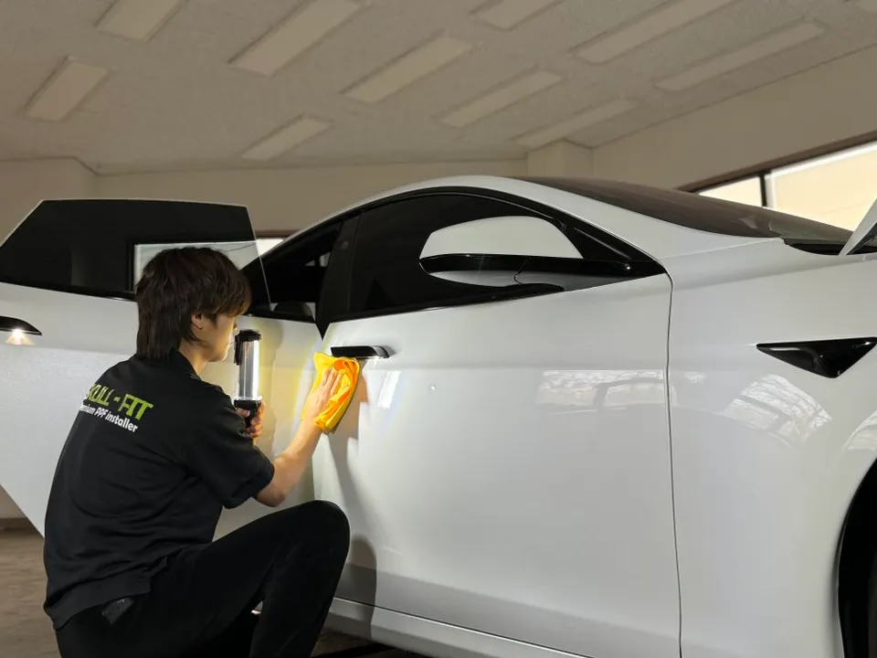 Tesla Teslaのガラスコーティング事例 施工写真 4-2