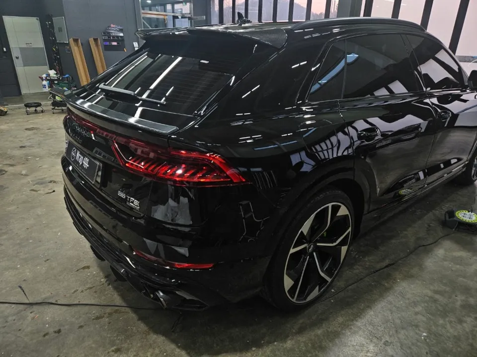 Audi Q8のPPF施工事例｜費用目安と仕上がり 施工写真 3-1