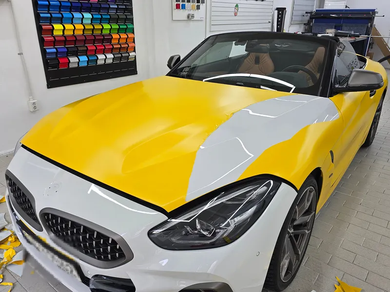 BMW Z4のカーラッピング事例｜キャンディブルーの再施工 施工写真 3-1