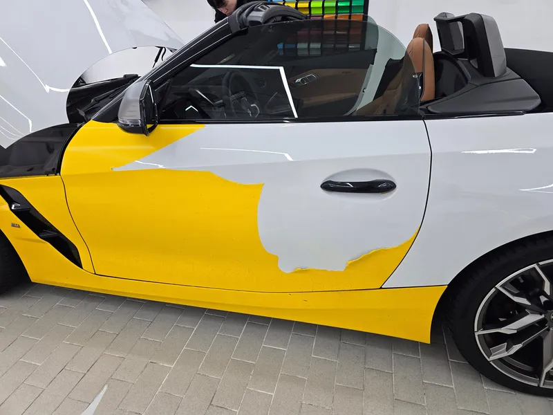 BMW Z4のカーラッピング事例｜キャンディブルーの再施工 施工写真 1-2