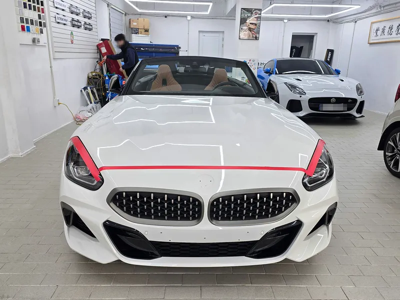 BMW Z4のカーラッピング事例｜キャンディブルーの再施工 施工写真 2-2