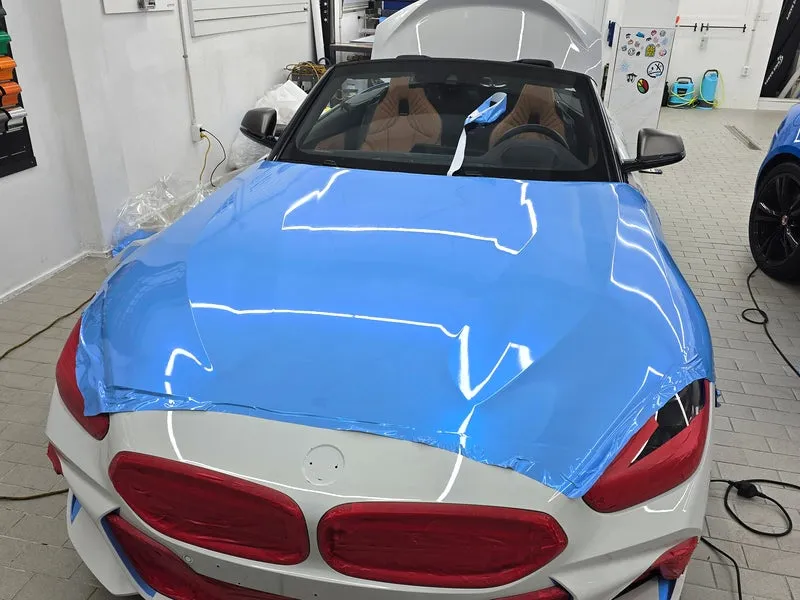 BMW Z4のカーラッピング事例｜キャンディブルーの再施工 施工写真 2-3