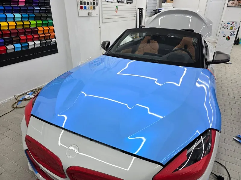 BMW Z4のカーラッピング事例｜キャンディブルーの再施工 施工写真 3-3