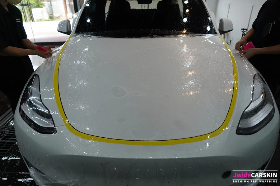 Tesla Model Y PPF施工事例：費用目安と仕上がり 施工写真 1-2