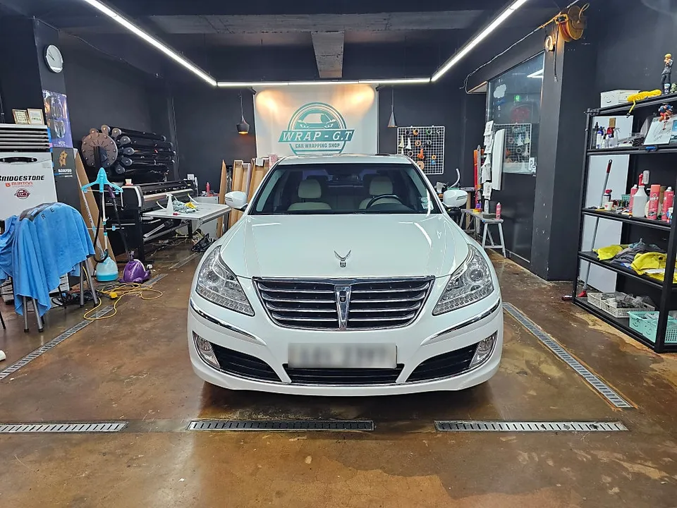 Hyundai Equusのカーラッピング事例|費用目安・仕上がり 施工写真 1-1