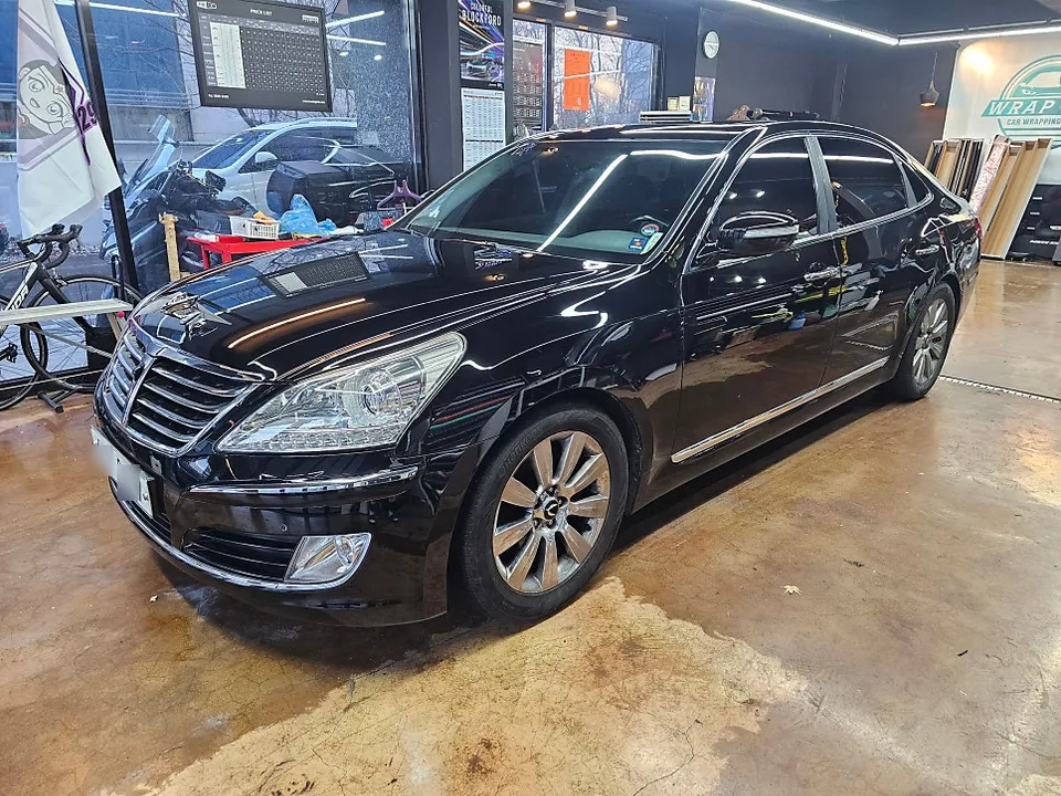 Hyundai Equusのカーラッピング事例|費用目安・仕上がり 施工写真 2-1
