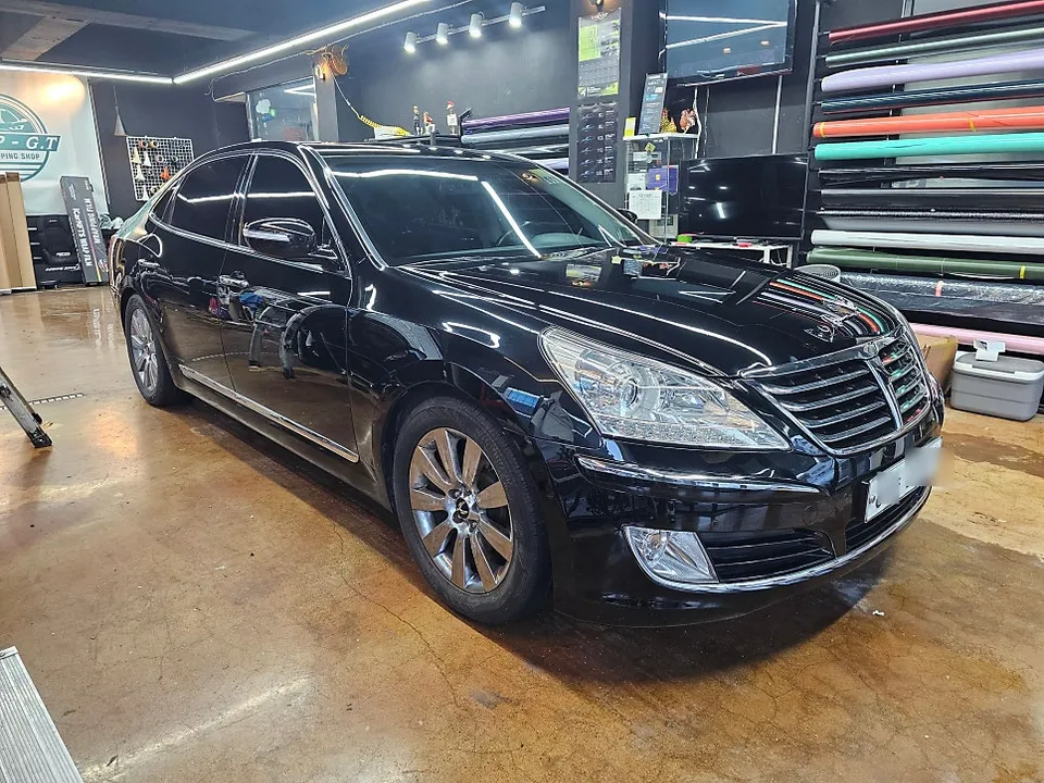 Hyundai Equusのカーラッピング事例|費用目安・仕上がり 施工写真 3-1