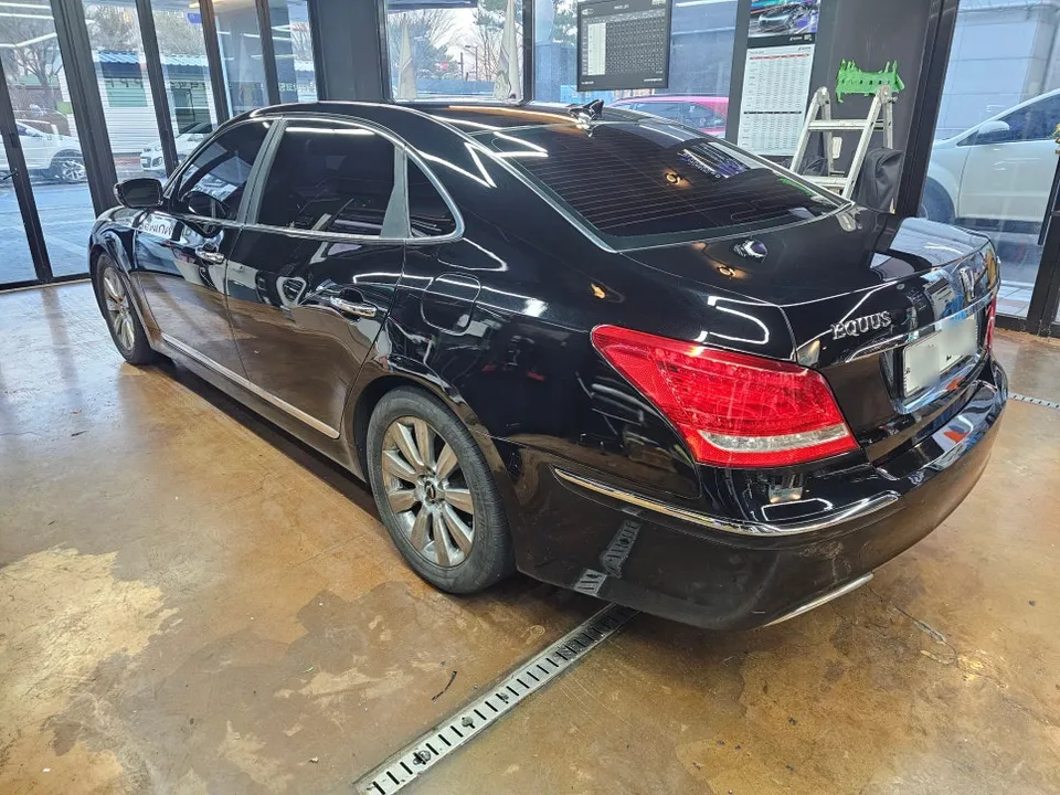 Hyundai Equusのカーラッピング事例|費用目安・仕上がり 施工写真 3-2