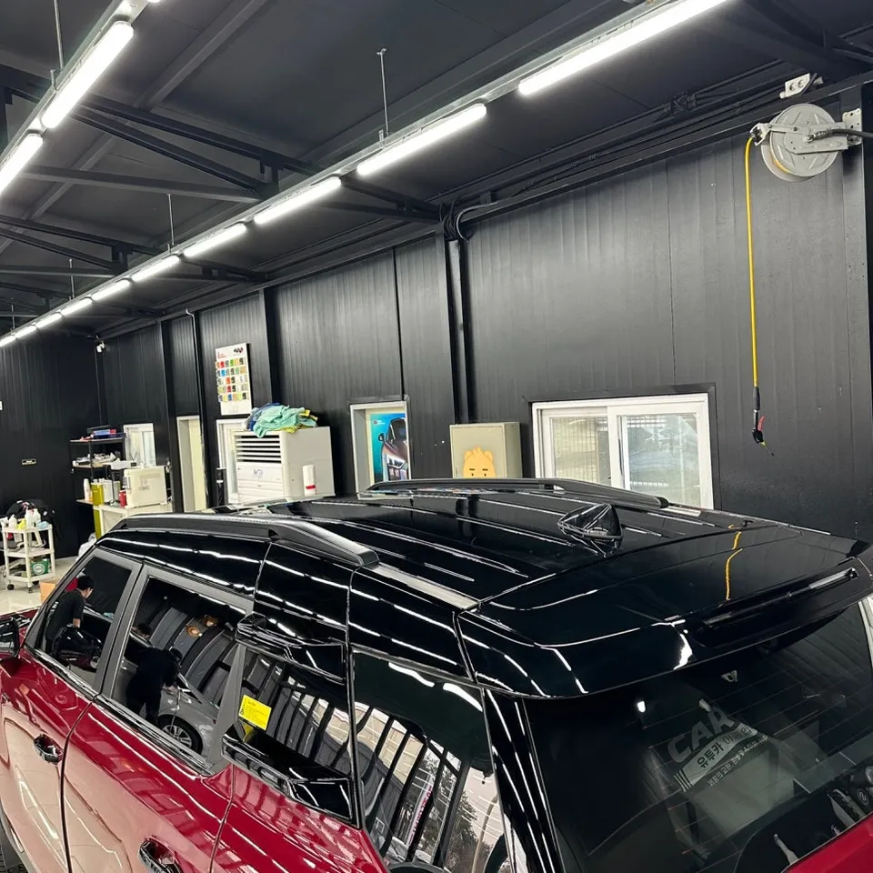 SsangYong Torresのカーラッピング事例:ハイグロスフィルムで高級感アップ 施工写真 3-3