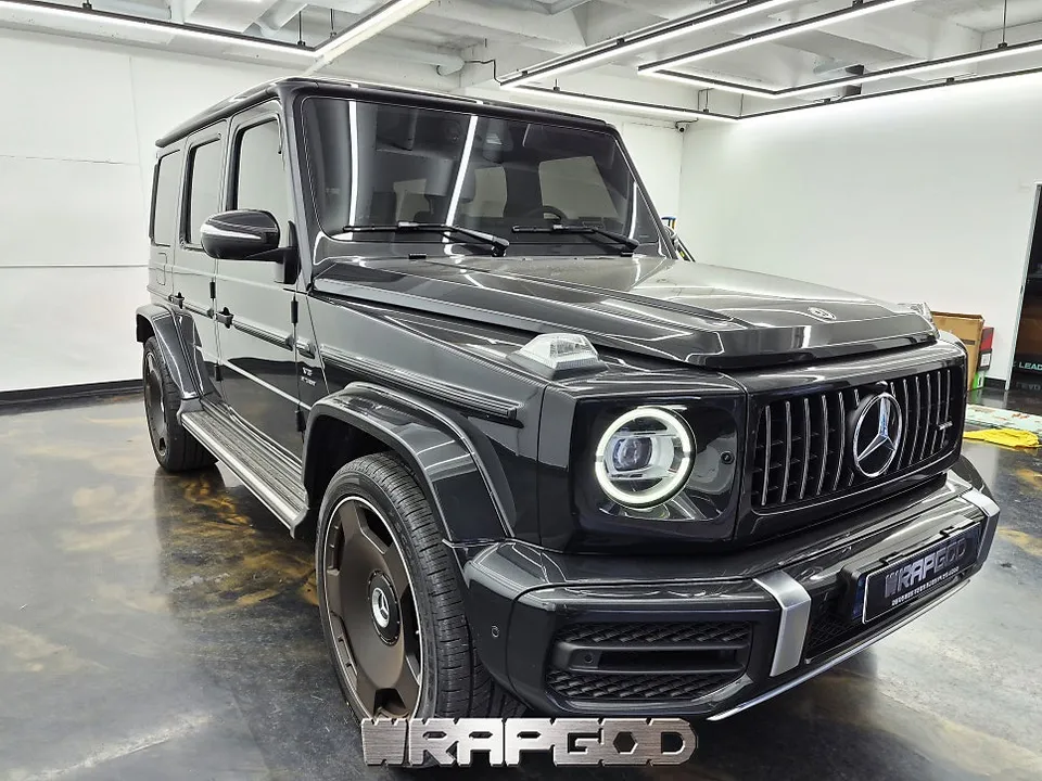Mercedes-Benz G-Wagon vinyl wrap - Mercedes-Benz G-Wagon Vinyl Wrap Review: Satin Black Transformati photo 3