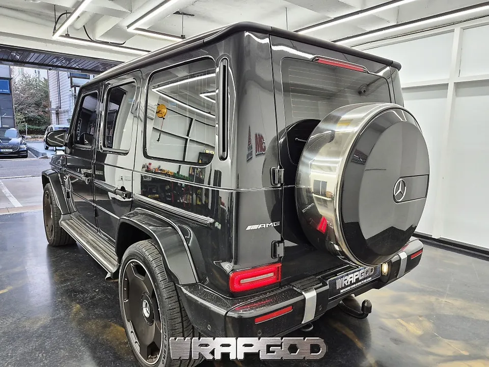 Mercedes-Benz G-Wagon vinyl wrap - Mercedes-Benz G-Wagon Vinyl Wrap Review: Satin Black Transformati photo 6